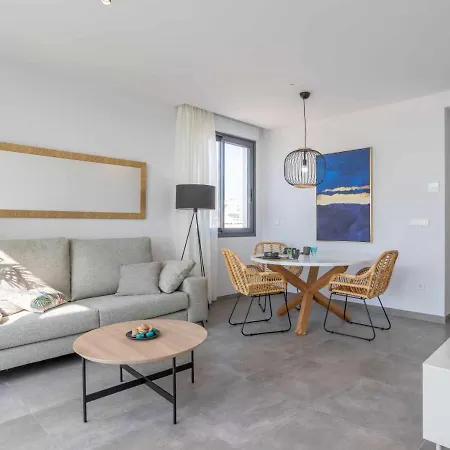 Oliva Suites דירה