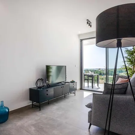 Oliva Suites דירה *