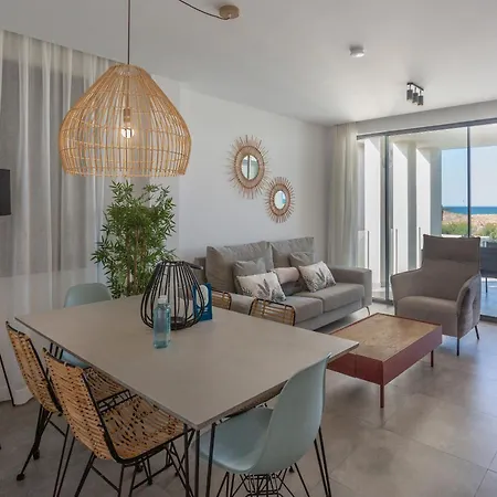 Oliva Suites דירה