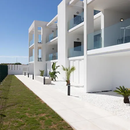 Oliva Suites דירה